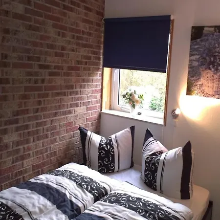 Holiday home Appealing With Large Garden Sint Maartensvlotbrug