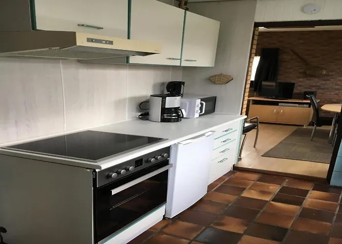 Appealing With Large Garden Vakantiehuis Sint Maartensvlotbrug